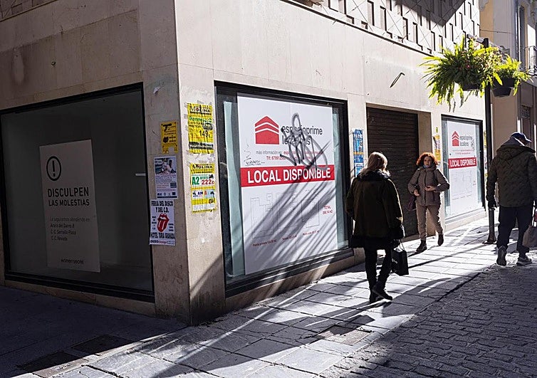 La sangría silenciosa del comercio en Granada se agudiza con 1.382 cierres en cinco años