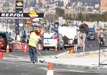 Los obreros trabajaban ayer en el avance de las obras.