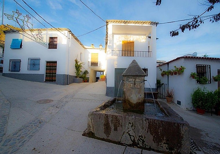El Ayuntamiento de Almegíjar busca una casa para el vecino cuyo cortijo ha ardido
