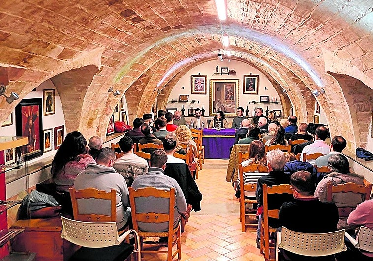 Las cofradías silentes reclaman respeto y acompañamiento adecuado a su carácter