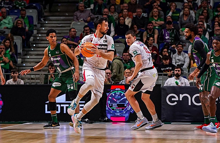 La distancia con la salvación se mantiene a tres victorias gracias al triple de Francis Alonso