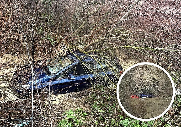El río Cacín arrastra un coche en el que circulaban dos personas en Huétor Tájar