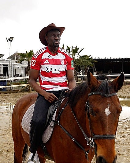 Oficial: Bambo Diaby se une a la defensa del Granada CF