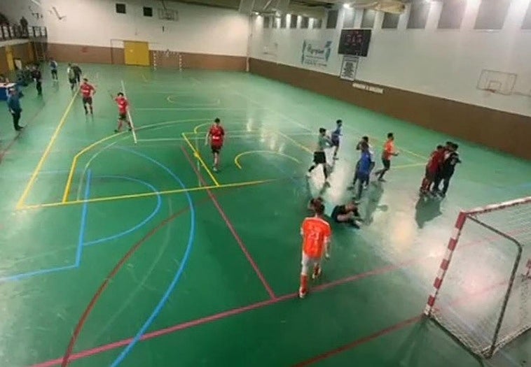 Agrede con puñetazos a los árbitros de un partido del Albolote de fútbol sala en Balerma