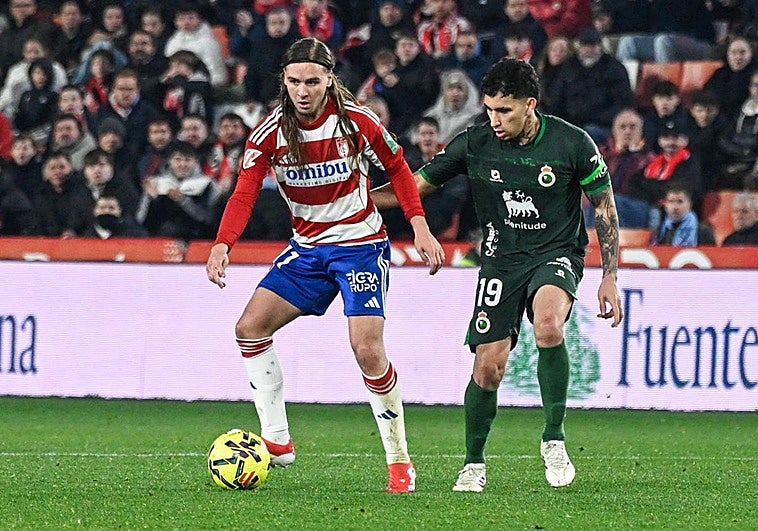 Prometedor debut de Izan González con con el Granada CF