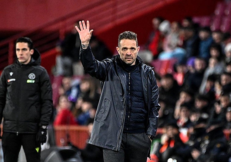 Tevenet es destituido y el Ceuta recibe al Granada CF sin Marcos