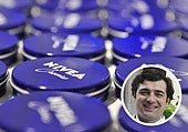 Un farmacéutico aclara donde no se debe aplicar la crema Nivea de la lata azul