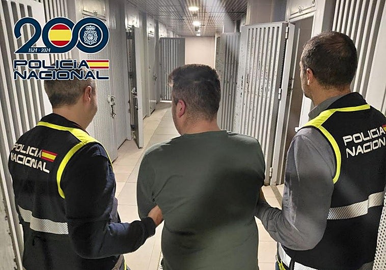 Detienen al individuo que intentó matar a otro hombre a la salida de un local de Granada con tres puñaladas en el cuello