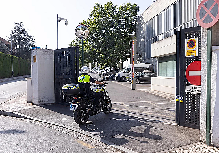 Dos policías locales demandan a Avilés y otros seis agentes por presunto acoso laboral