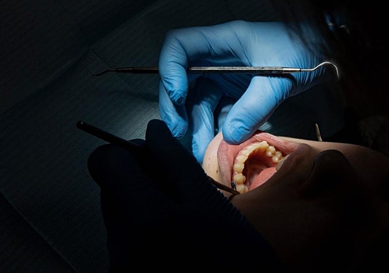 Acusan al jefe administrativo de una clínica dental de Granada de robar 71.700 euros