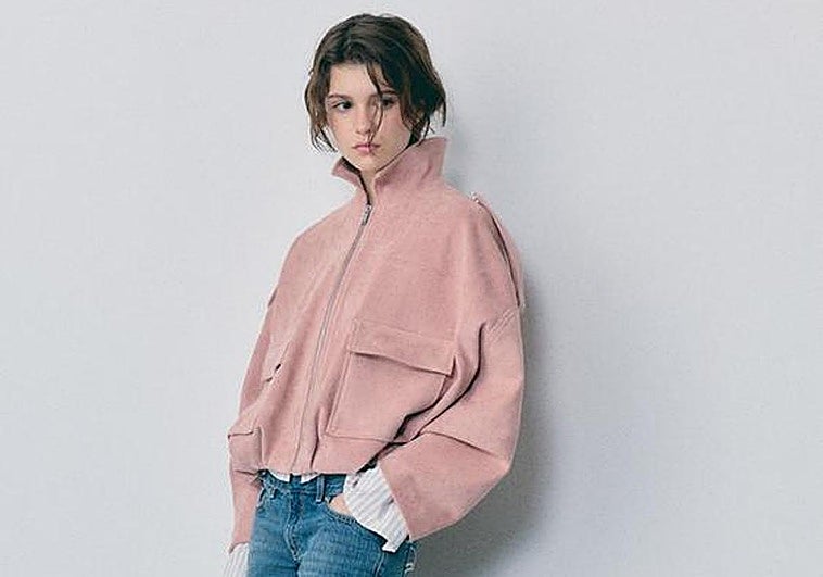 La chaqueta de Stradivarius con el color de moda que está arrasando para primavera
