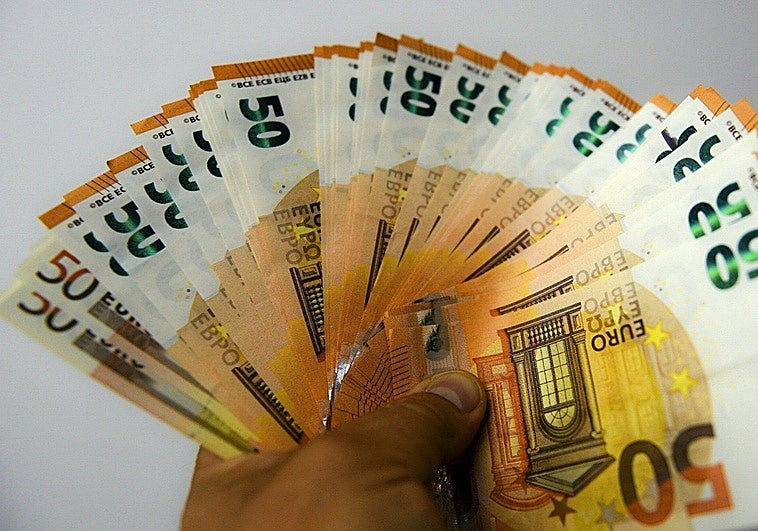 El precio del amor: acusan a una mujer de estafar 3.705 euros a su novio en Loja