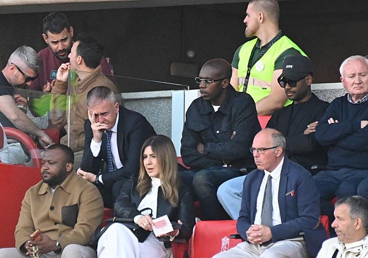 Bryan Zaragoza, Domingos Duarte y Nyom asisten a Los Cármenes para ver al Granada CF