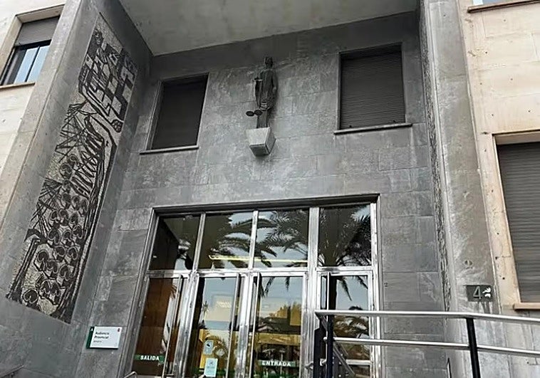 Viola a la compañera de piso de su novia cuando dormía tras una noche de copas en Almería