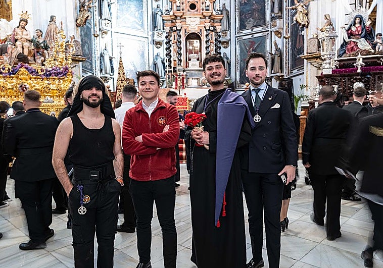 Martes Santo de calle, sol y primeras veces en la hermandad de la Cañilla