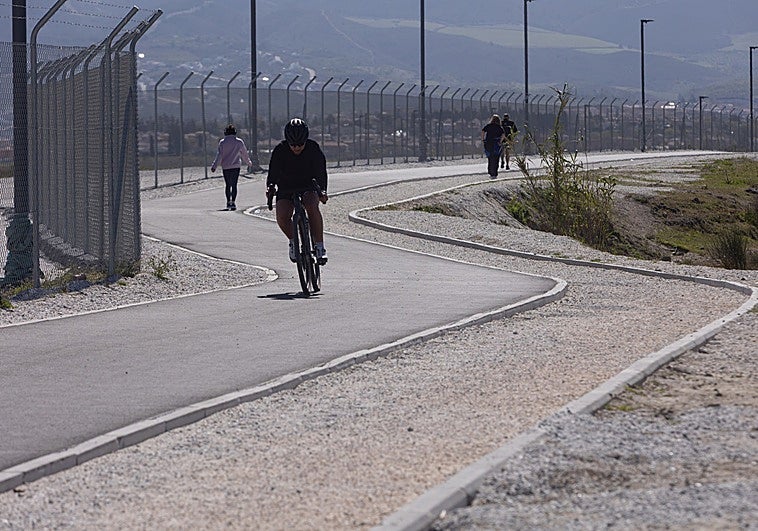 Peatones y ciclistas podrán recorrer el perímetro de la base aérea gracias a un nuevo vial