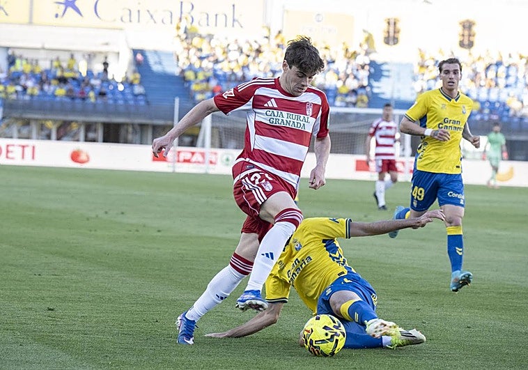 El Granada merece más pero cae en Las Palmas