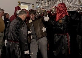 Ernesto Barbero porta al Cristo del Sepulcro