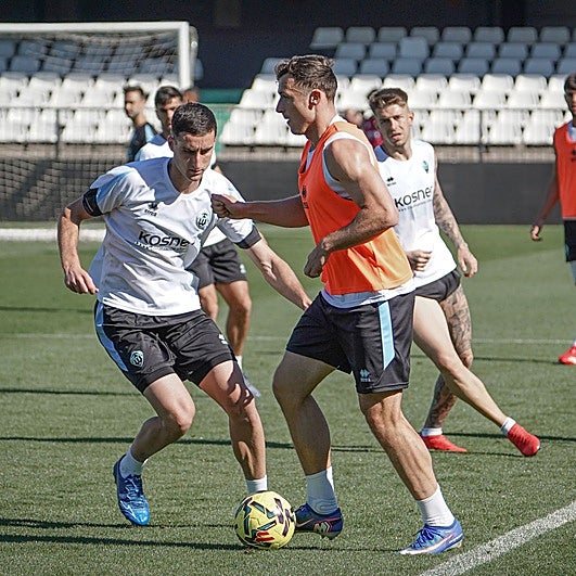 Primer duelo del Granada CF con Álvaro García tras el jaleo invernal