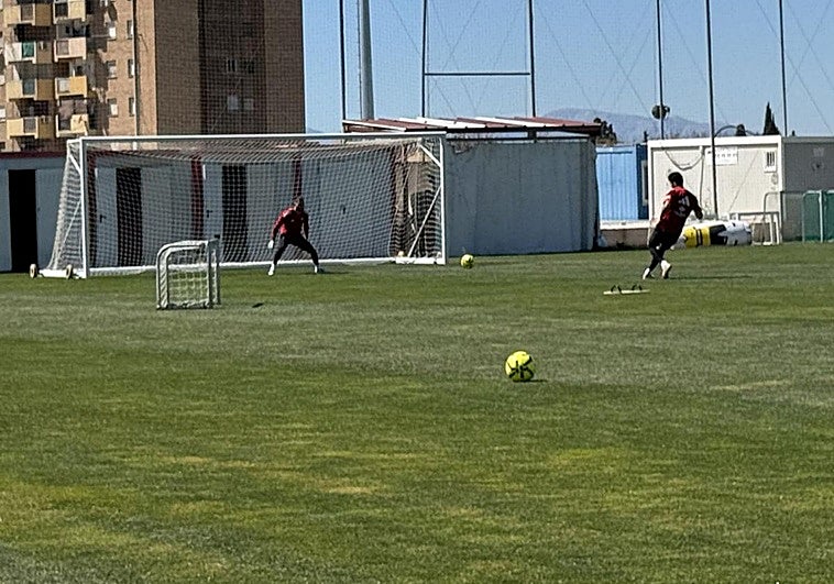 Una baja en defensa antes de viajar a Castellón