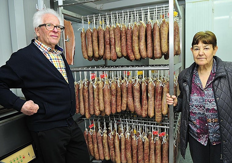Los embutidos de un pueblo granadino con 40 años de experiencia y «estándar de oro»