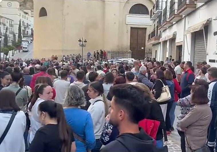 Montefrío se concentra por segunda vez hoy para exigir «seguridad»