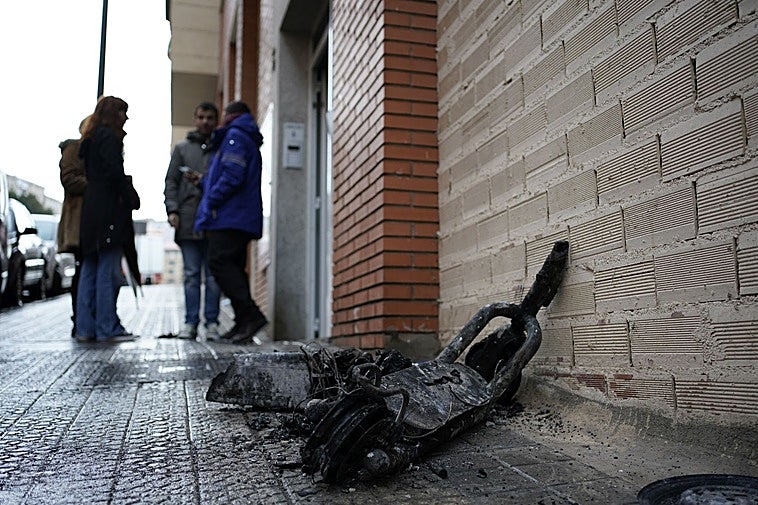Una oleada de incendios en patinetes eléctricos abre un debate en Europa