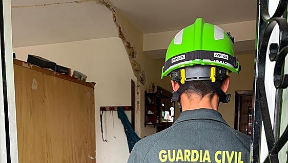 Investigan una explosión de gas en Huétor Vega en la que han resultado heridos un joven y sus padres