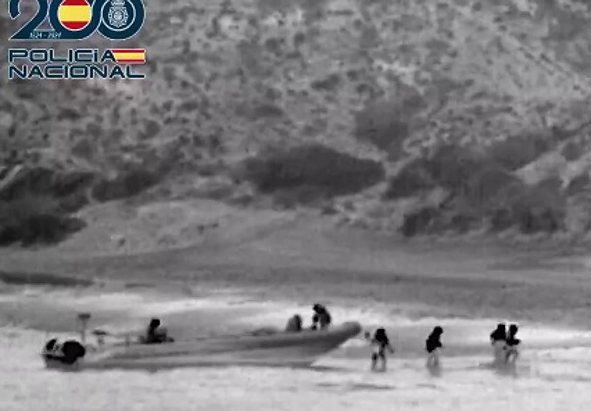 Desarticulan una red que usaba narcolanchas para transportar inmigrantes y droga desde África hasta Granada