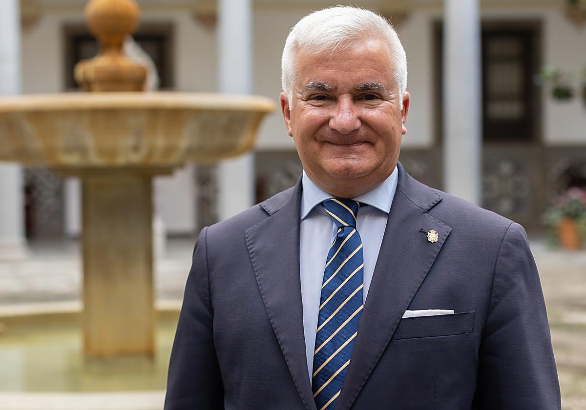 Casi 80 funcionarios municipales de Granada se jubilan a lo largo de 2026