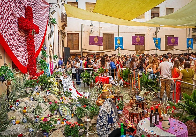 Estás son todas las actividades del Día de la Cruz en la Plaza del Carmen