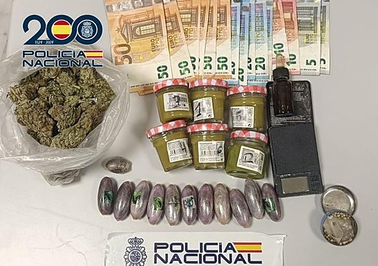 La furgoneta que circulaba por Motril con marihuana, hachís y éxtasis