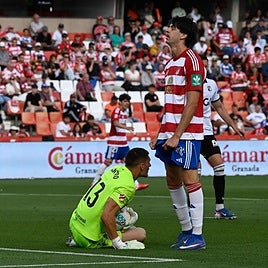 El rojiblanco Gonzalo Petit se lamenta de una ocasión marrada ante el Burgos.