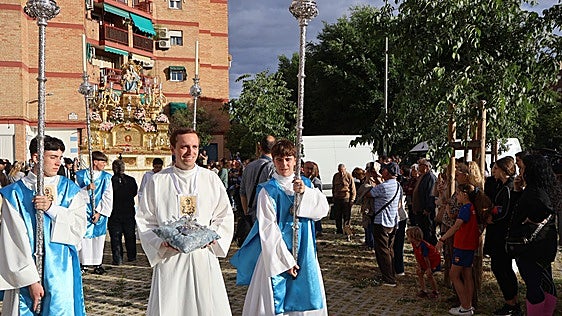 Los vecinos de Joaquina Eguaras acompañaron al Inmaculado Corazón de María