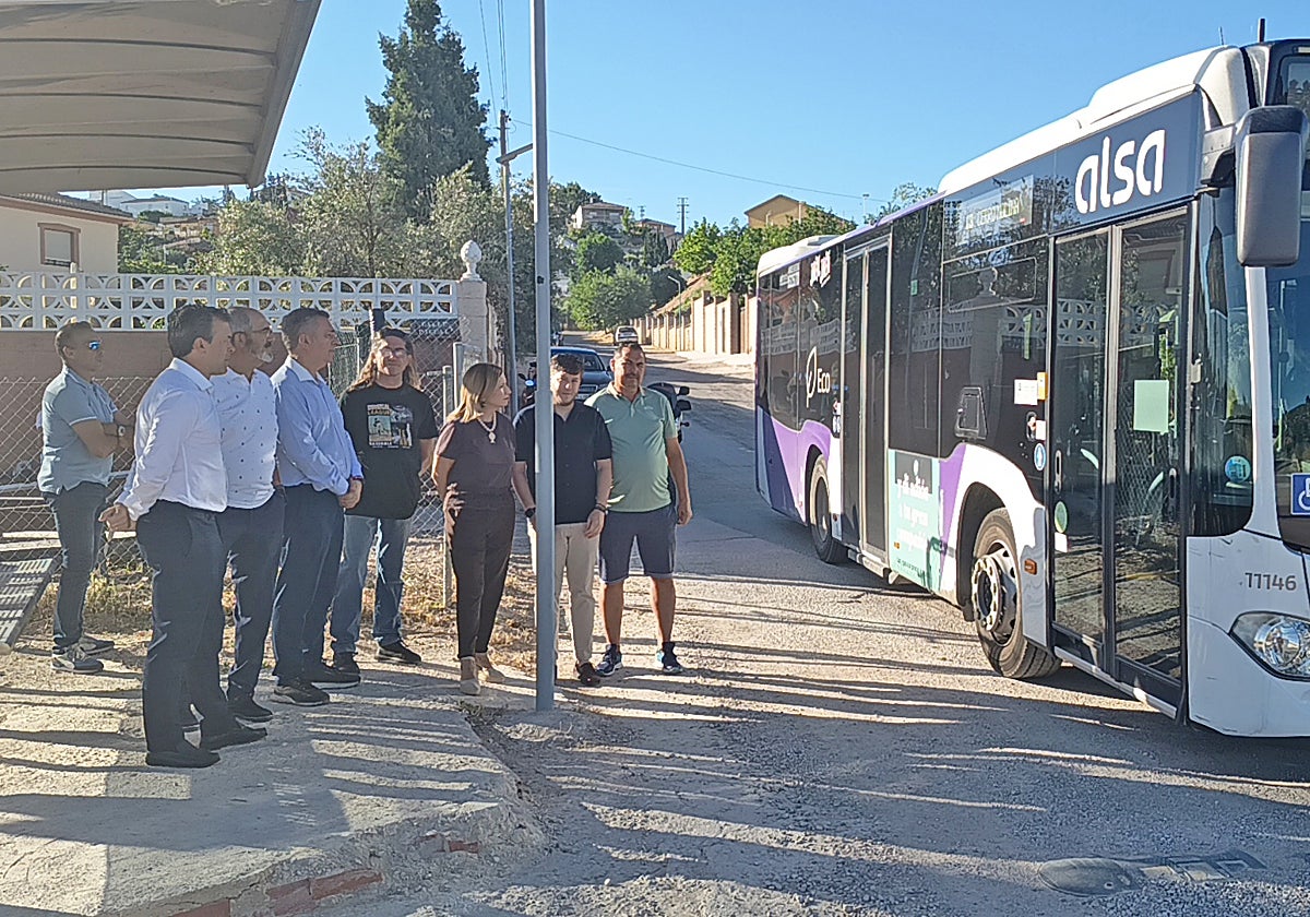 Nueva y muy demandada marquesina a la entrada de La Manseguilla en la capital