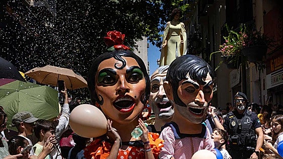 La Tarasca vivida con Doña Cotilla, Hermana Guapa y Ser Despistes