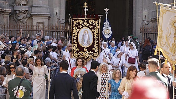 Sigue la procesión del Corpus por las calles de Granada