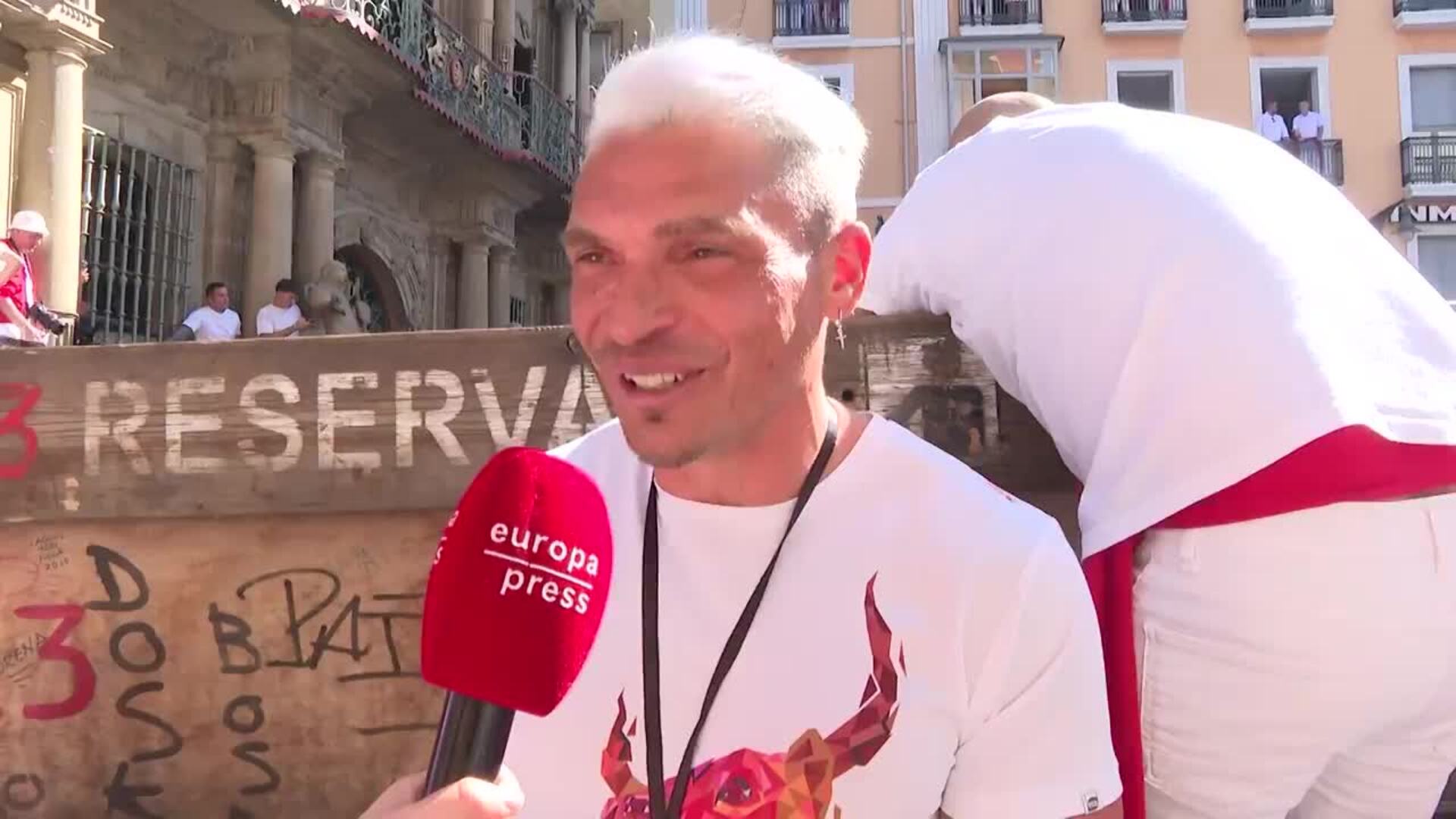 Un chupinazo multitudinario da inicio a los Sanfermines de 2026