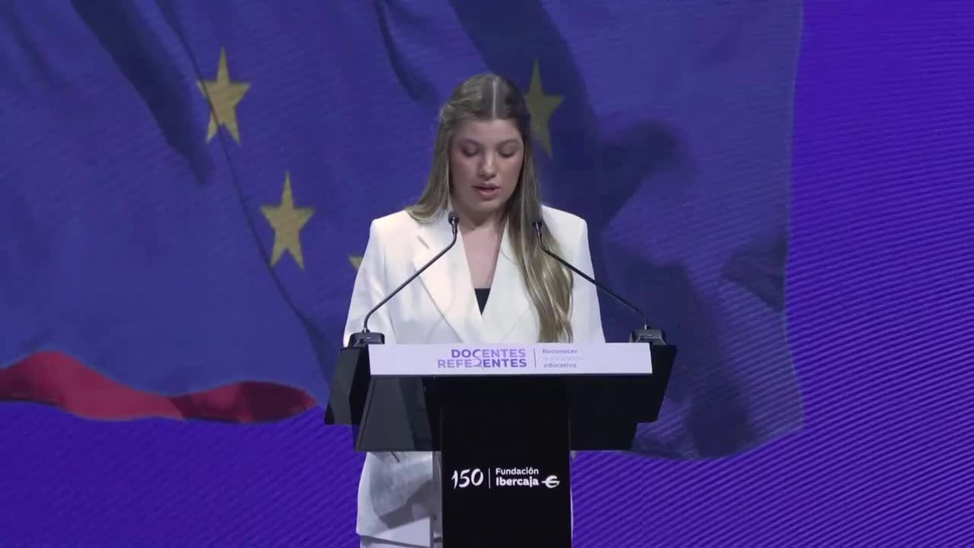 Los Reyes y la Princesa de Asturias acompañan a la Infanta Sofía en su primer discurso oficial
