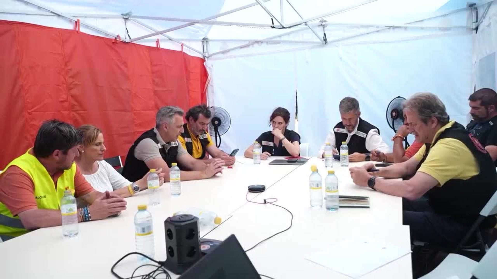 El incendio de Madrid está "fuera de capacidad de extinción" y amenaza con unirse al de Ávila