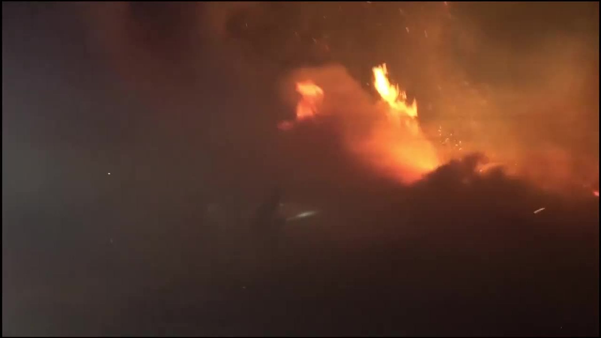 Emergencias avisa de que rachas de viento de pueden complicar extinción incendios de Madrid