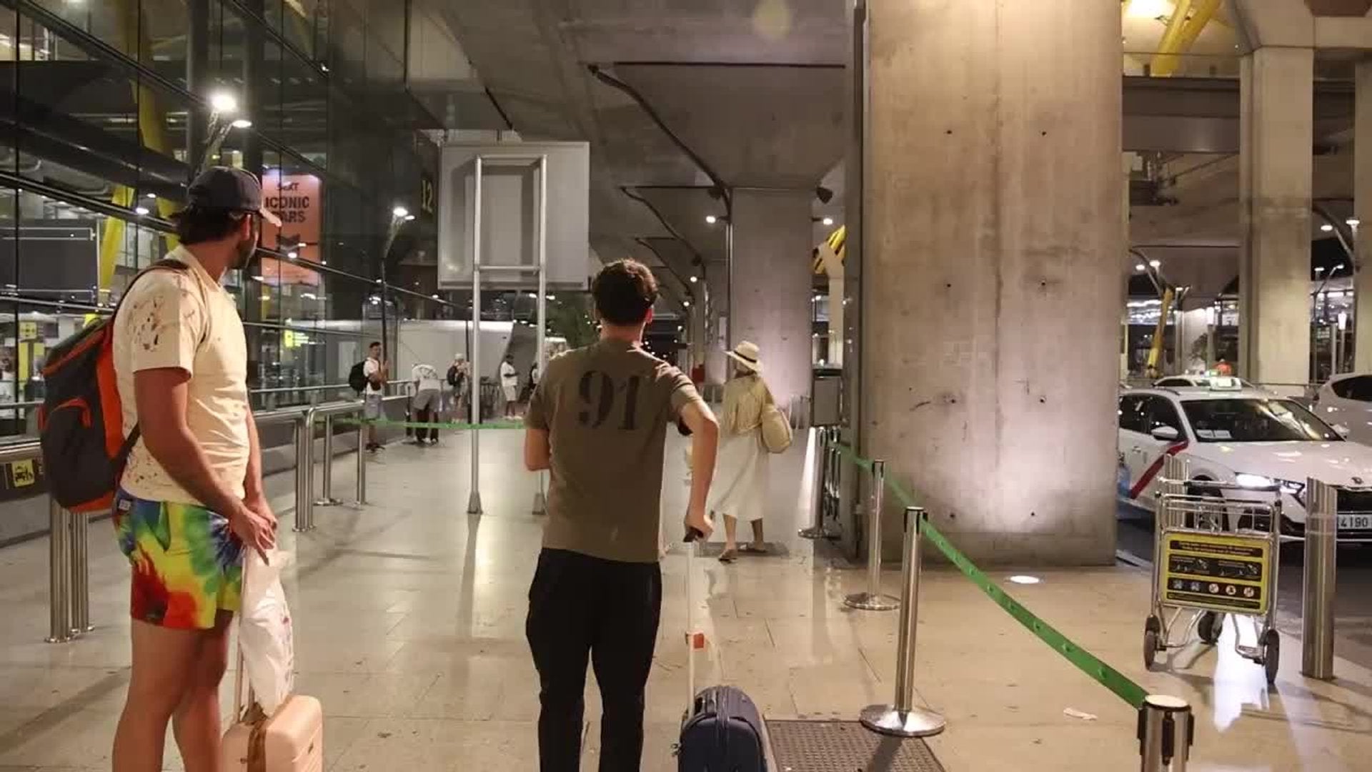 Lara Dibildos y Carlos Maturana regresan de sus vacaciones en familia
