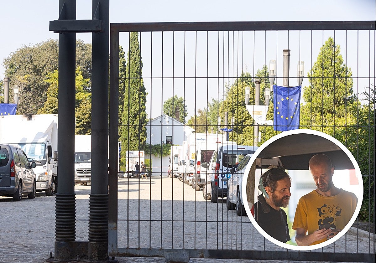 La entrada al Parque García Lorca, frente a la Huerta de San Vicente, con Fernando Navarro y Fernando Franco.