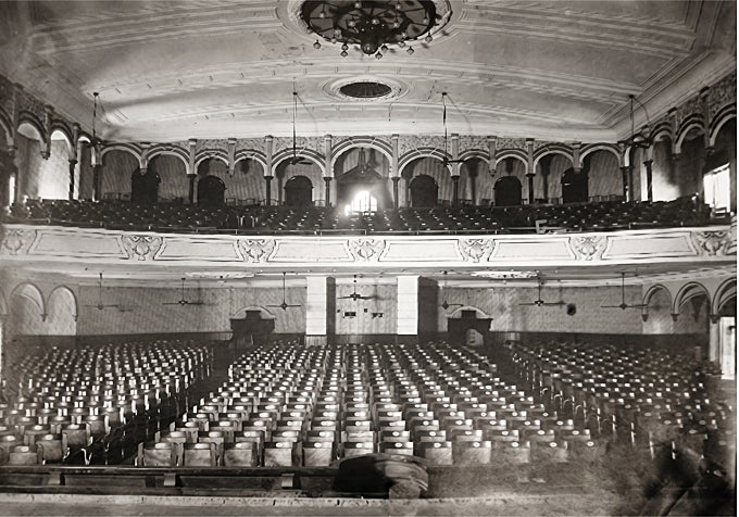 El majestuoso Cine Olympic con capacidad para 400 butacas, construido por Abelardo Lafuente para Antonio Ramos (Foto extraída de la tesis doctoral Leonardo-Pérez, Alvaro (2019) Ficha 14.01 pg 319)..