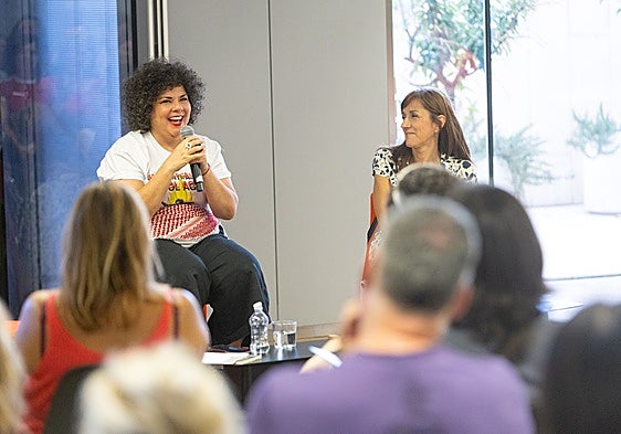 María Fernanda Ampuero y Cristina Gálvez, ayer en el Centro Lorca.