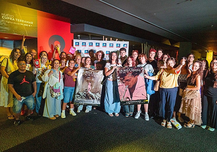 Locura en Granada por el estreno de 'La bola negra'.