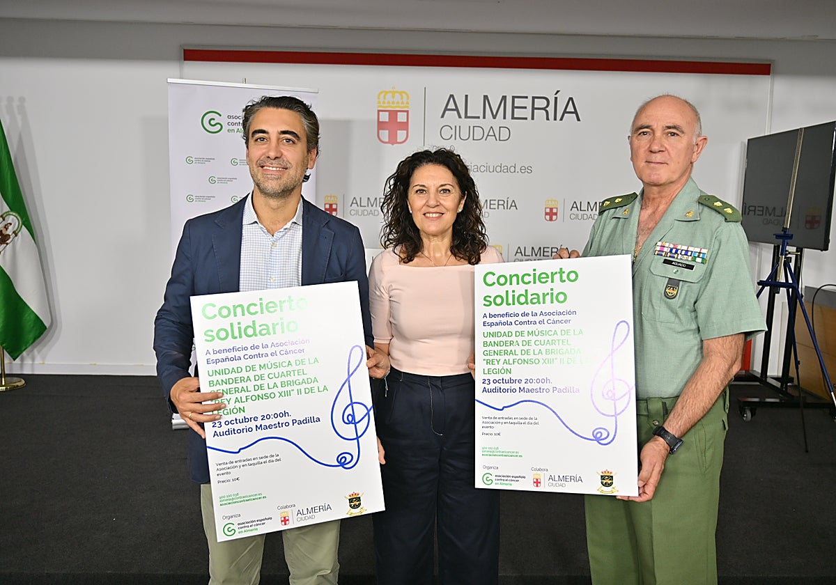 Los representantes del Ayuntamiento, la AECC y la Legión.