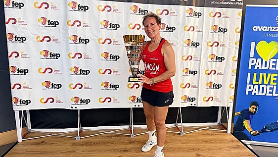 Delfi Guerrero se proclama campeona de España de pádel +35 con La Capellanía