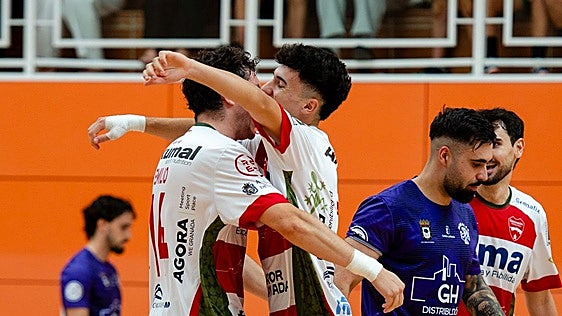 El Sima Granada suma su primer triunfo en un partido caótico