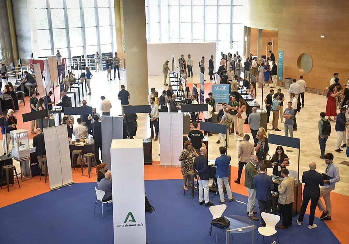 Stands de las startups de Alhambra Venture en el Palacio de Congresos, durante la celebración del evento del pasado año.